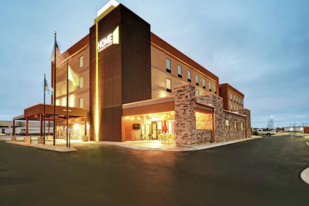 Home2 Suites By Hilton Beloit Bagian luar foto
