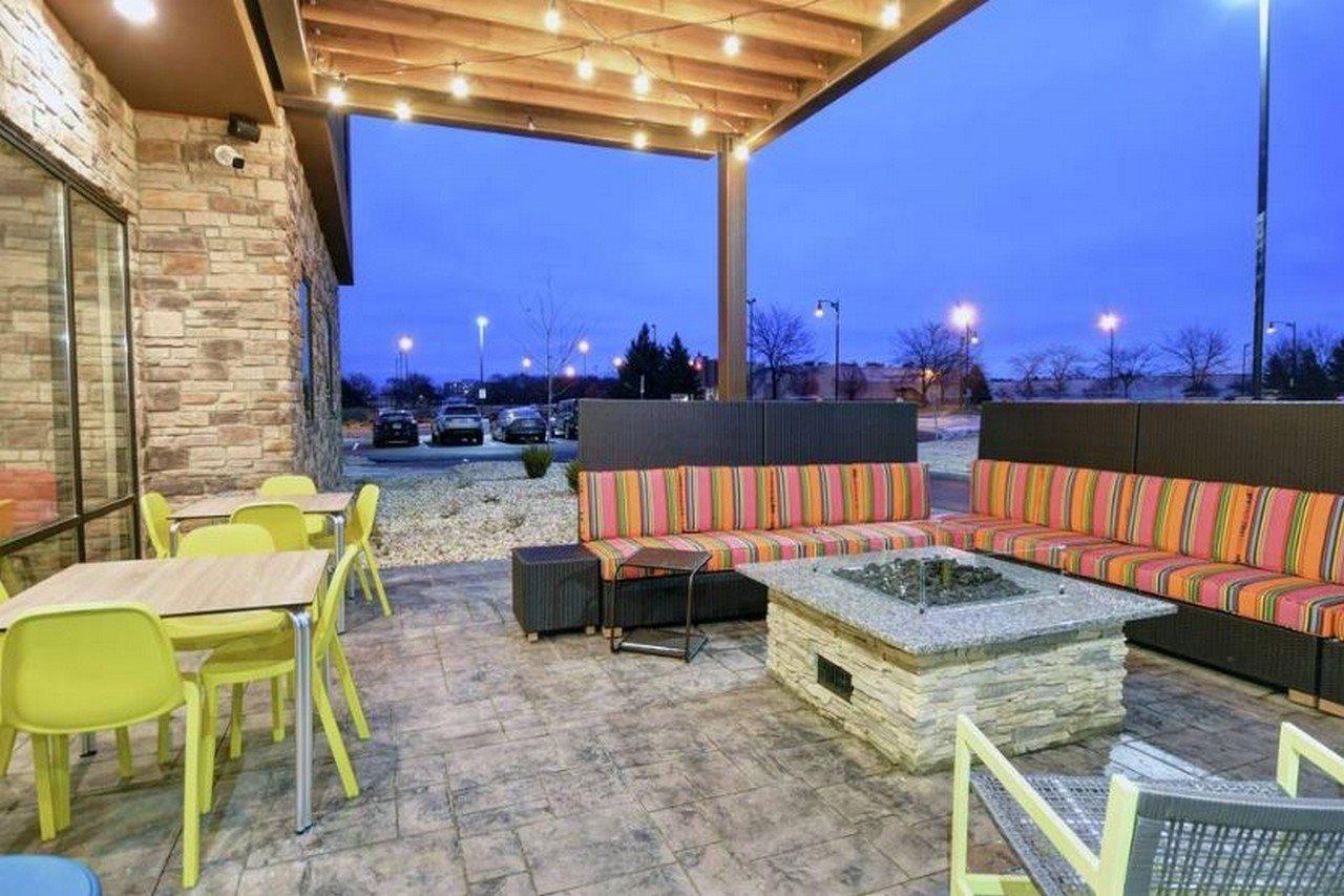 Home2 Suites By Hilton Beloit Bagian luar foto