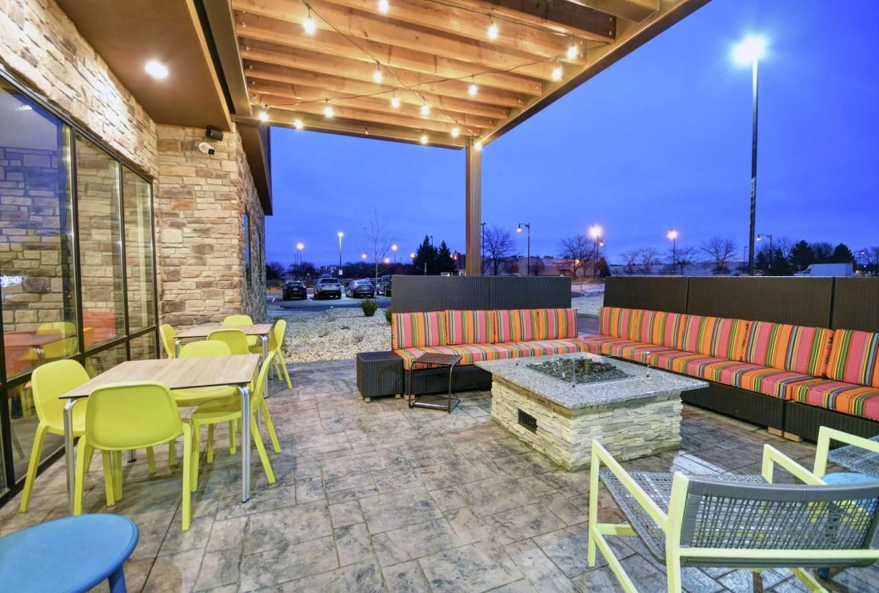Home2 Suites By Hilton Beloit Bagian luar foto