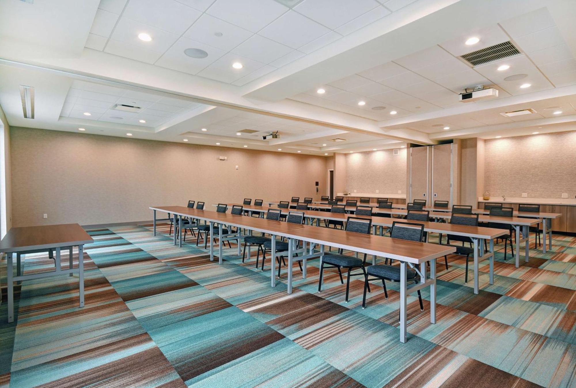 Home2 Suites By Hilton Beloit Bagian luar foto