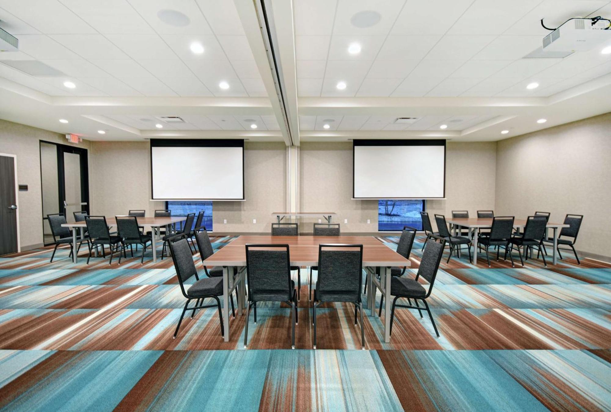 Home2 Suites By Hilton Beloit Bagian luar foto