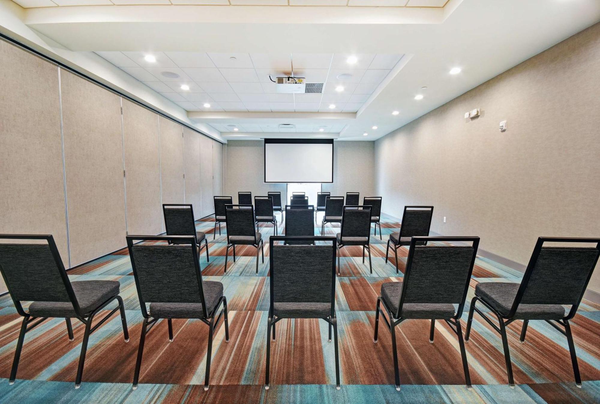 Home2 Suites By Hilton Beloit Bagian luar foto