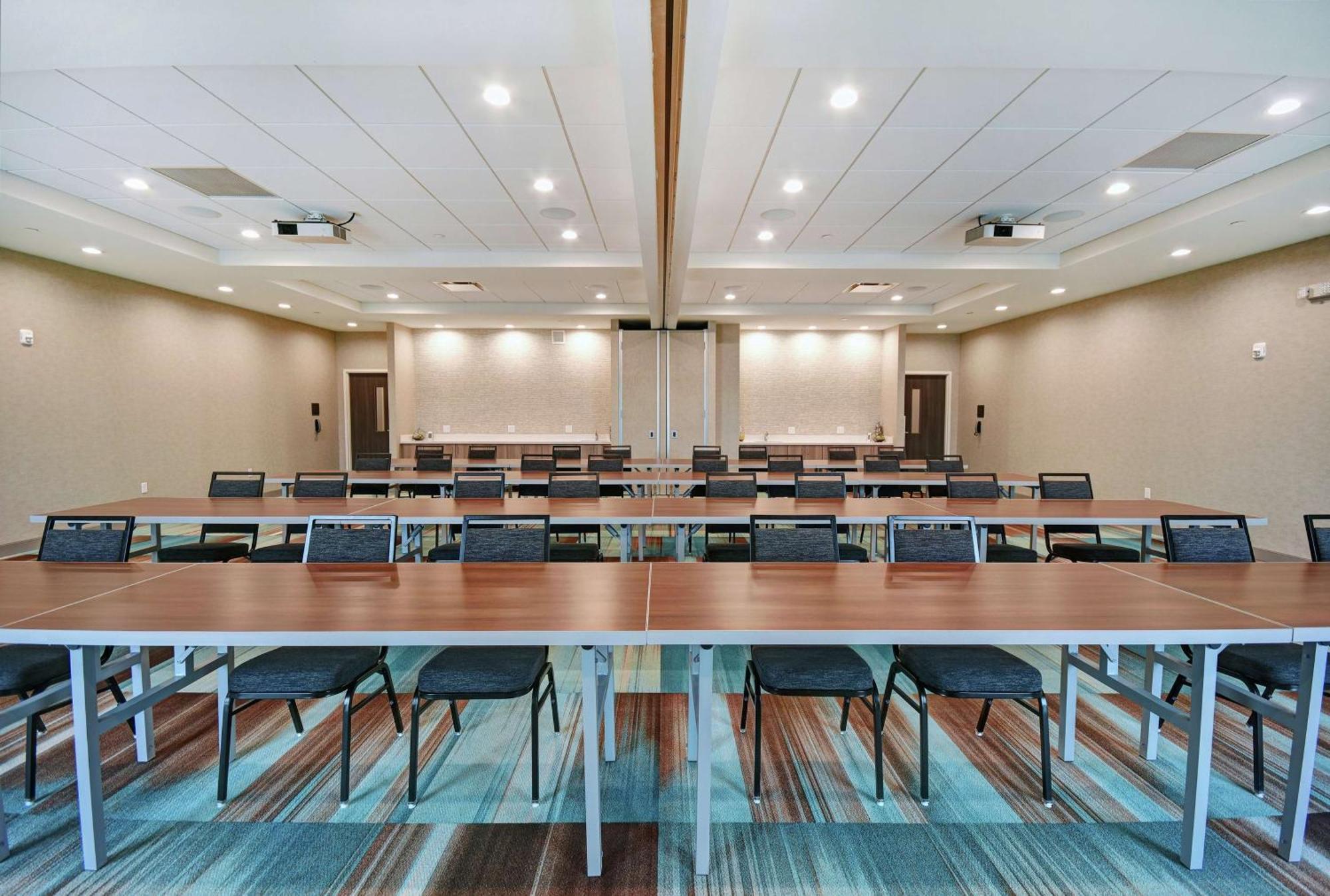 Home2 Suites By Hilton Beloit Bagian luar foto