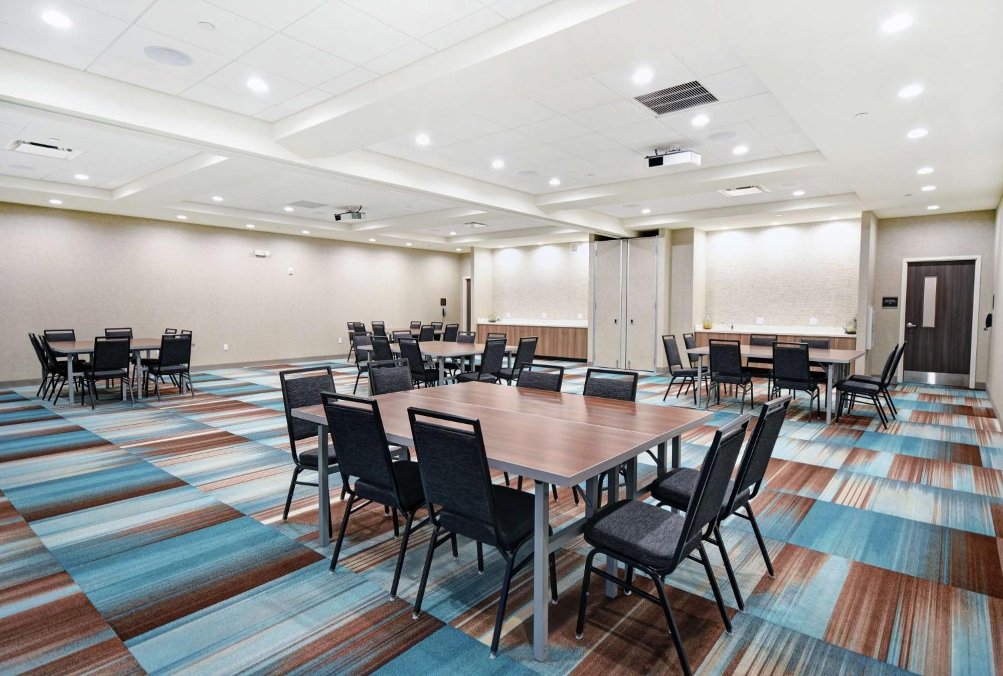 Home2 Suites By Hilton Beloit Bagian luar foto