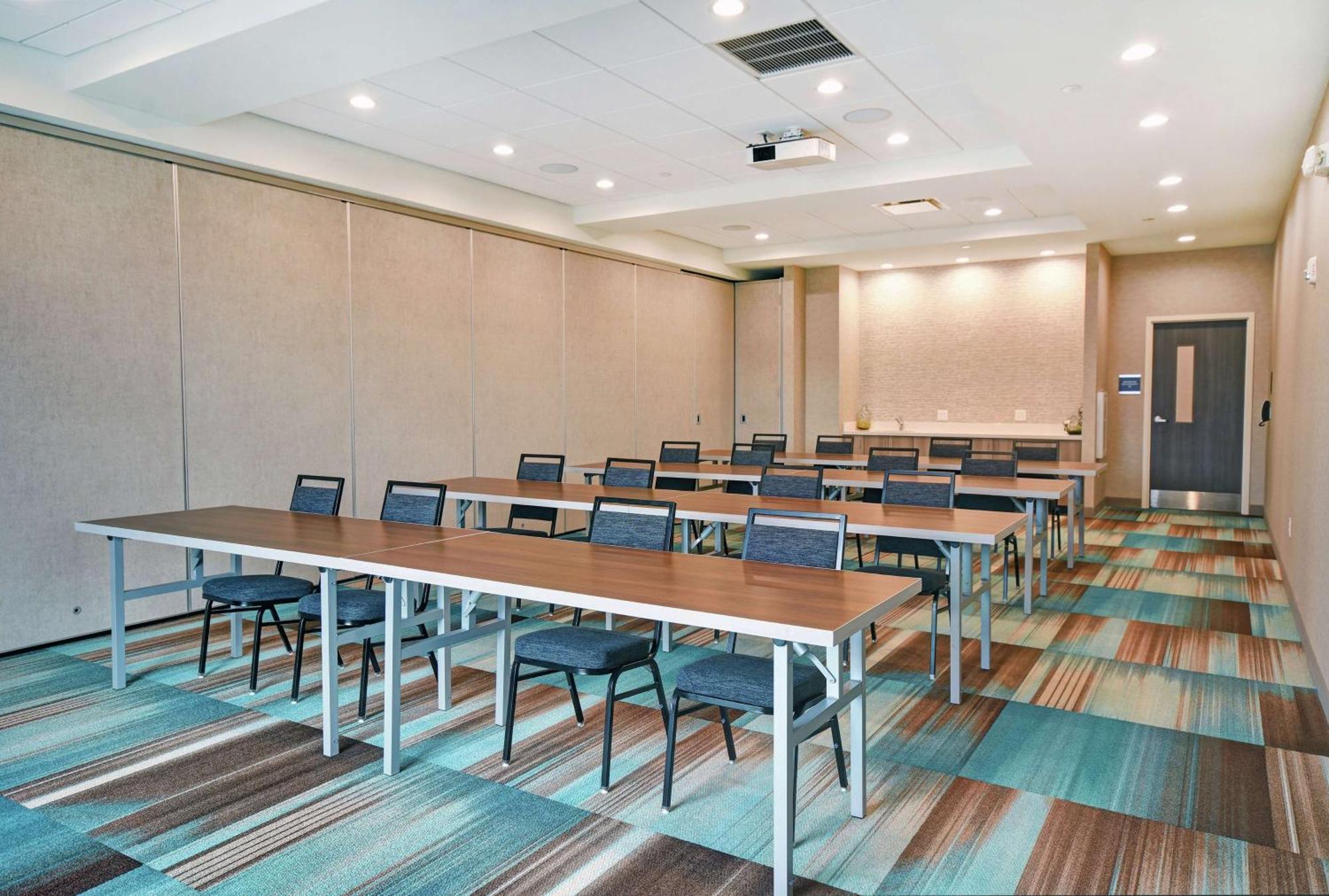 Home2 Suites By Hilton Beloit Bagian luar foto