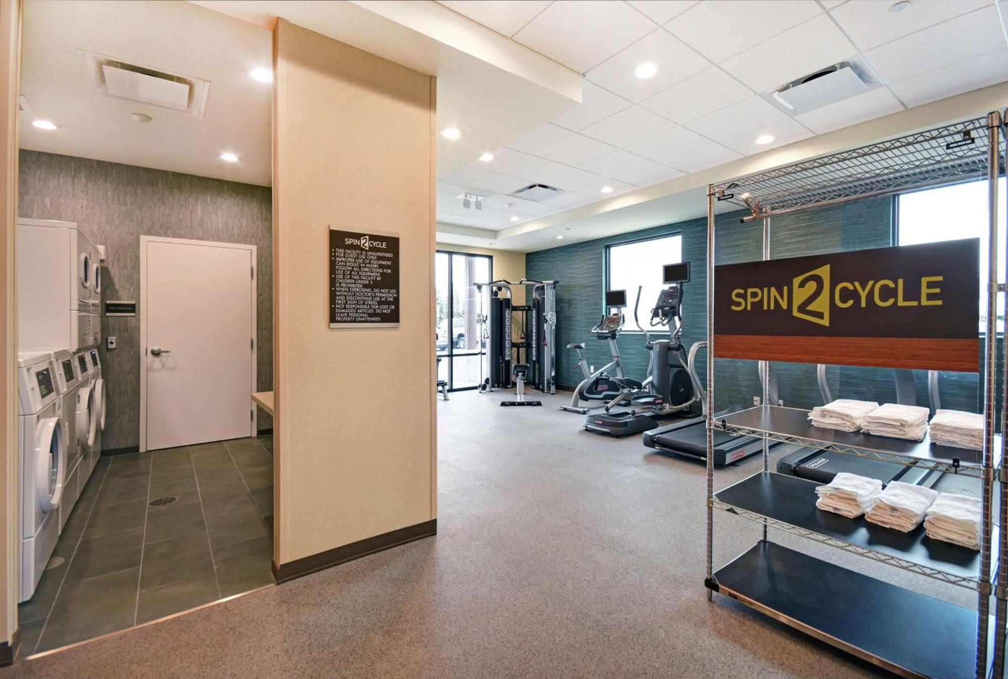 Home2 Suites By Hilton Beloit Bagian luar foto